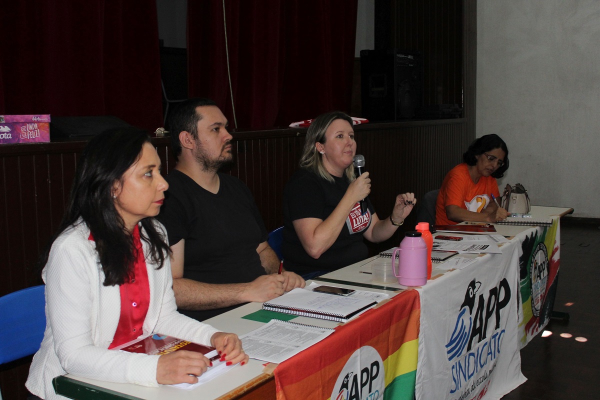 Assembleia indicou construção nas escolas de uma ampla mobilização