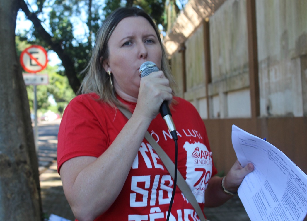 Cátia Castro: "Beto Richa entra para história como pior governo para a educação"