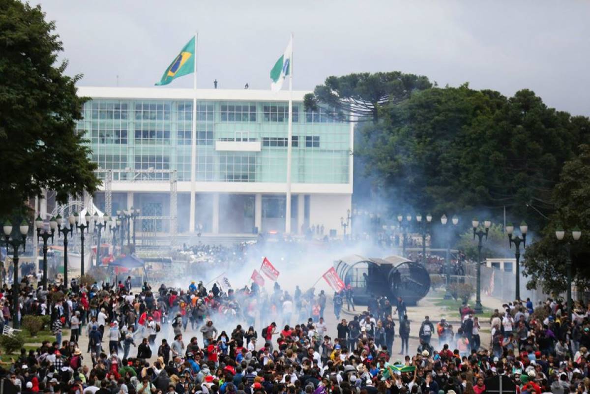 Categoria foi  violentamente reprimida em 29 de abril de 2015, por ordem de Beto Richa – Foto: Joka Madruga